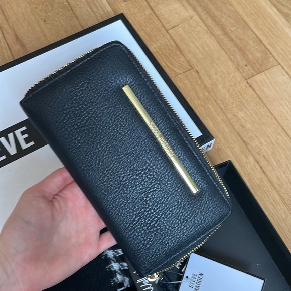 Steve Madden Scarf and Wallet Set - Picture 2 of 4